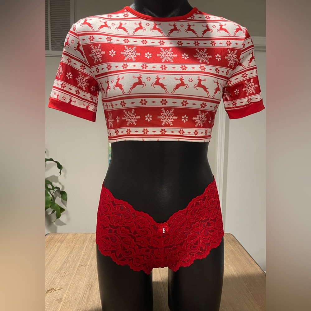 2- Piece Set, Christmas S/S Crop Top and Red Lace Booty Shorts, Size Sm & 6